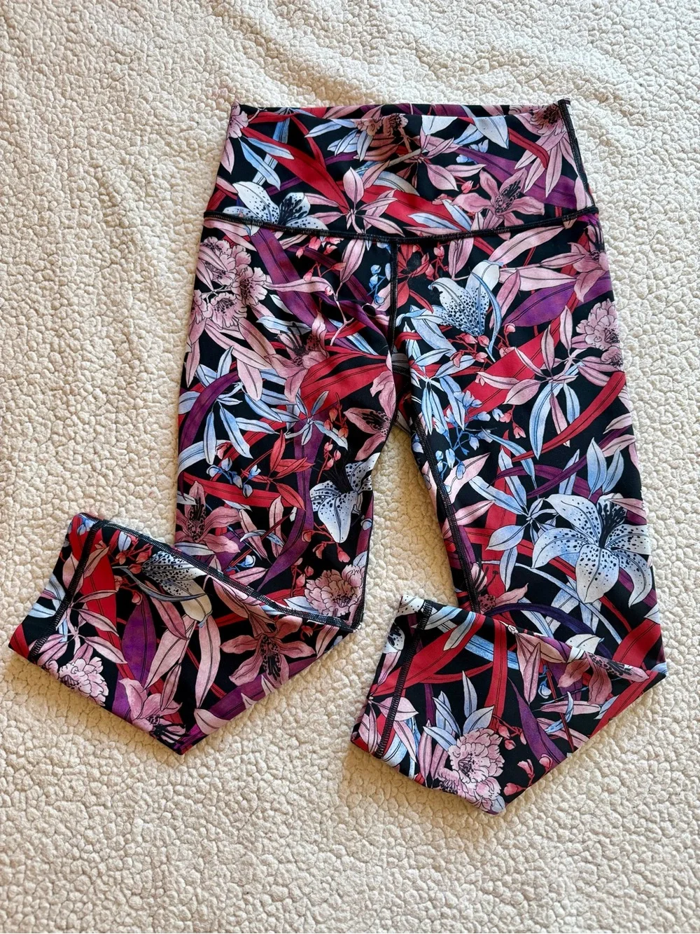 Lululemon Floral Capri Leggings Size 6 Yoga Running